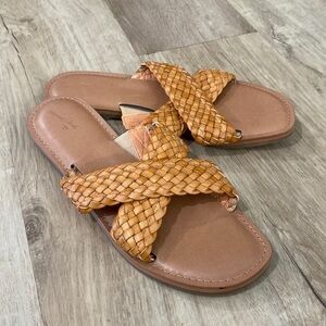 NEW Women’s Universal Thread Esmeralda Sandals